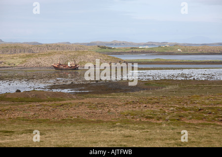 Schiffbrüchigen Boot in der Nähe von Stykkisholmur, Snaefellsnes Halbinsel, Island Stockfoto