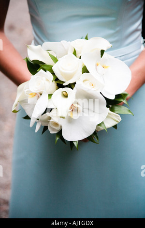 ein Bild von einem Brautjungfern Kleid und Blumen Stockfoto