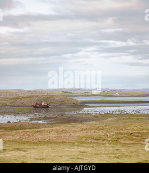 Schiffbrüchigen Boot in der Nähe von Stykkisholmur, Snaefellsnes Halbinsel, Island Stockfoto