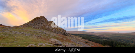 Panorama-Format Sonnenuntergang auf Leder Tor auf Dartmooor Blick über das Moor in Richtung Princetown am Horizont Stockfoto