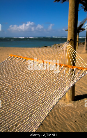 weißen Seilhängematte am tropischen Strand, Insel Nevis, St. Kitts und Nevis Karibik Insel, Pinney Strand, Nevis, idyllische tro Stockfoto