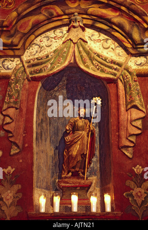 Innere der Kirche, Mission San Xavier del Bac in Tucson, Arizona, USA Stockfoto