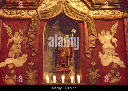 Innere der Kirche, Mission San Xavier del Bac in Tucson, Arizona, USA Stockfoto