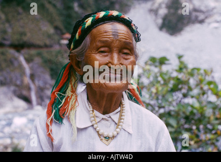 Toroko Schlucht Taiwan Ami Stamm Seniorin Stockfoto