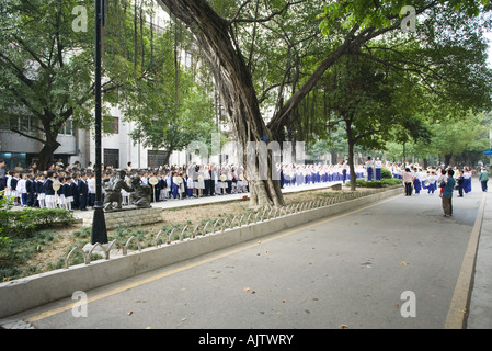 China, Provinz Guangdong, Guangzhou, Studenten außerhalb montiert Stockfoto