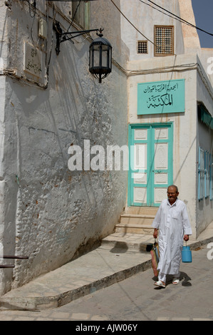 Medina Straßenszene in Kairouan, Tunesien Stockfoto