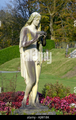 weiße Dame Statue am Torosay Castle Insel der Inneren Hebriden Schottland mull Stockfoto