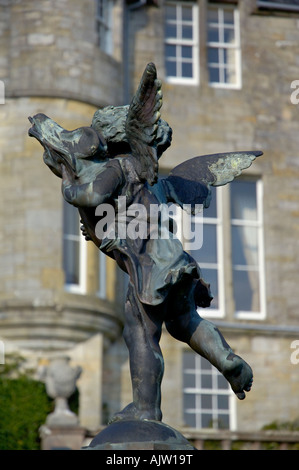 Cherub Statue auf dem Gelände des Torosay Castle Insel der Inneren Hebriden Schottland mull Stockfoto