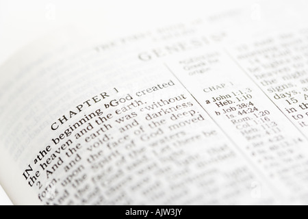 Selektiven Fokus der Genesis Verse in offenen Bibel Stockfoto