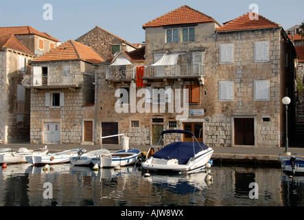 Waterfront Steinhäuser Milna-Insel Brac-Insel-Dalmatien Kroatien Stockfoto