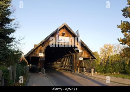 Zehnders Holz Brücke überdachte Brücke in Frankenmuth, Michigan USA Stockfoto