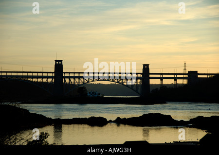 Die Britannia Bridge über die Menaistraße zwischen Anglesey und dem Festland von Nord-Wales Stockfoto