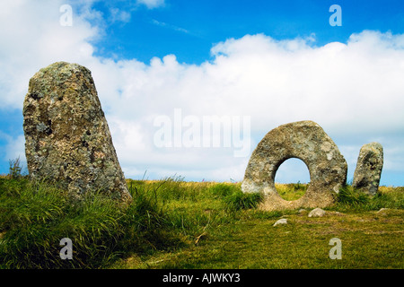 Männer Steinen ein Tol Männer ein Tol megalithischen steht in der Nähe von Madron und St Ives West Penwith Cornwall England UK United Kingdom Stockfoto