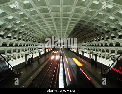 Die u-Bahnstation McPherson Square, Washington DC. Die Architektur ist typisch für die meisten der zentralen u-Bahn-Stationen in DC Stockfoto