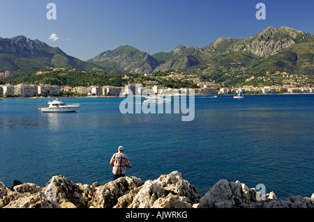 Angler in die Bucht von Menton-Cote d Azur Frankreich Stockfoto