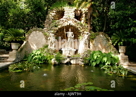 HRV Fernsehreihe Dubrovnik 27 05 2007 Brunnen Im Arboretum von Trsteno Kroatien 27 05 2007 gut im Arboretum Trsteno Stockfoto