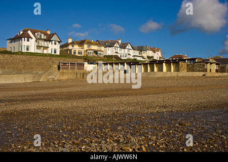 Crooklets Strand Bude North Cornwall England UK mit Häusern im Hintergrund Stockfoto