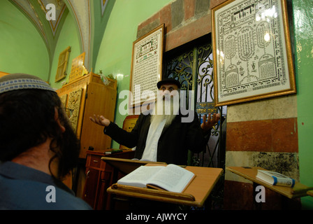 Jüdische Siedler in Höhle oder Grabmal der Patriarchen zu Juden bekannt als Höhle des Ackers und die Muslime als Heiligtum des Abraham, in Hebron Israel Stockfoto