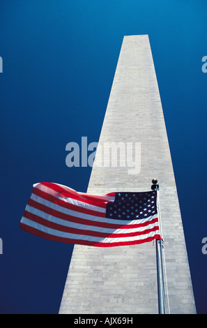 Vereinigte Staaten von Amerika Flagge vor dem Washington Monument. Washington DC. Stockfoto