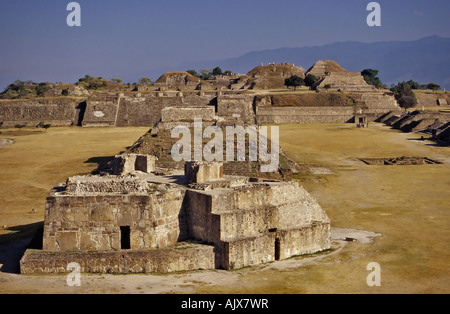 Gran Plaza Observatorium von Süd-Plattform am Monte Alban, in der Nähe von Oaxaca, Mexiko Stockfoto