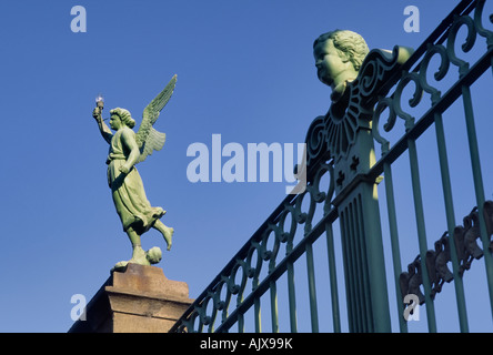 Statue am Dom Zaun im mexikanischen Puebla Stockfoto