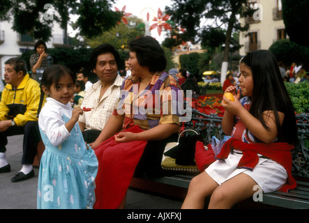 Mexikanische Menschen, Familie, Jardin Zenea, Stadt von Santiago de Querétaro, Staat Querétaro, Mexiko Stockfoto