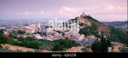 Italien-Umbrien-Blick auf Assisi Stockfoto