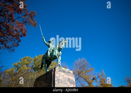 Reiterstandbild zu Ehren Tadeusz Kosciuszko im Park gegenüber dem polnischen Basilika St. Josaphat in Milwaukee, Wisconsin Stockfoto