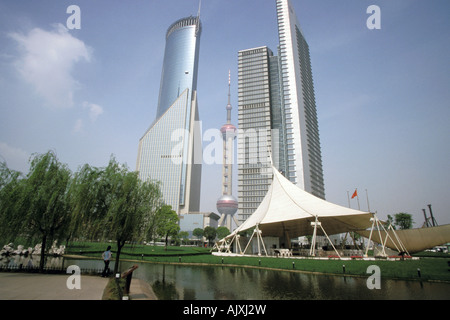 Asien, China, Shanghai, Pudong. Lujiazui Teich und Pudong hoch - steigt Stockfoto