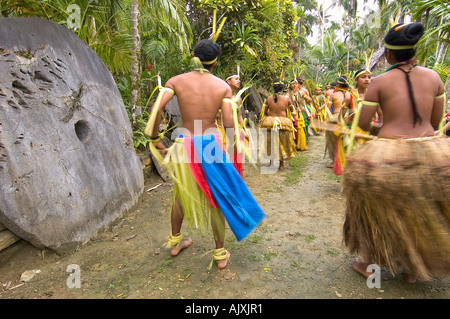 Yap traditionelle Tänzerinnen Stocktanz vor Stein Geld Yap Mikronesien Pazifischen Ozean Stockfoto