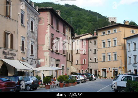 Hauptstraße in Visso, das Herzstück der Sibillini Nationalpark, Le Marche, Italien Stockfoto