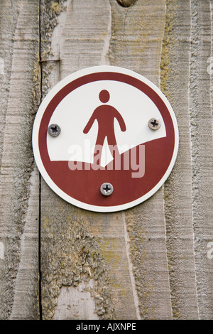 Braune und weiße Open Access Zeichen auf hölzernen Pfosten auf einem öffentlichen Weg in North Wales Snowdonia GROSSBRITANNIEN GROSSBRITANNIEN Stockfoto