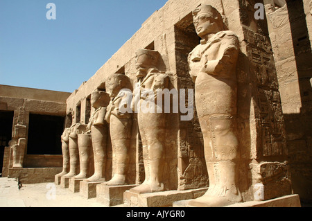 Tempel von Ramses III Hof, Karnak, Ägypten Stockfoto