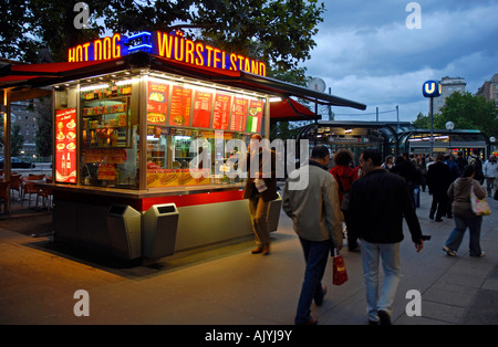 Hot Dog oder Würstel Stand Wien Österreich Stockfoto