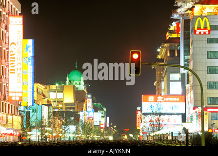 Asien, China, Peking. Wangfujing Dajie, Haupteinkaufsstraße Stockfoto