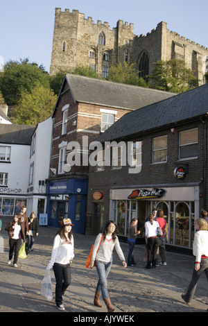 England Vereinigtes Königreich UK,Großbritannien Britisches Englisch,County Durham,Durham City,Silver Street,Studenten Bildungsschüler Schüler,Asiatische Frauen, Stockfoto