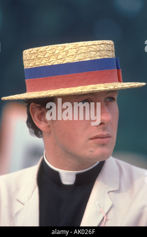 Vikar in den Farben des Strohboater Ruderclubs. Henley Royal Regatta. Henley auf der Themse Oxfordshire Oxon. UK 1980S, 1985 HOMER SYKES Stockfoto