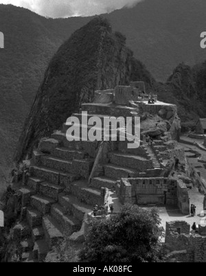 Panoramablick über die verlorene Stadt der Inkas und Huayana Picchu Machu Picchu Cuzco Peru Südamerika Latein Stockfoto