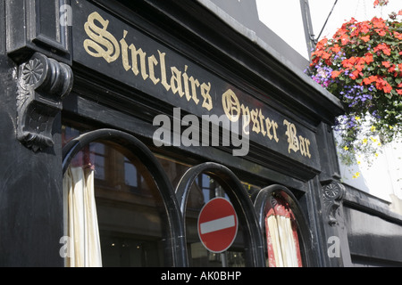 UK England Lancashire, Manchester, Exchange Square, Sinclairs Oyster Bar, Pub, Schild, UK071007013 Stockfoto