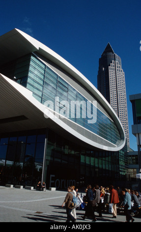 Ausstellungshalle / Frankfurt am Main / Messehalle Und Messeturm Stockfoto