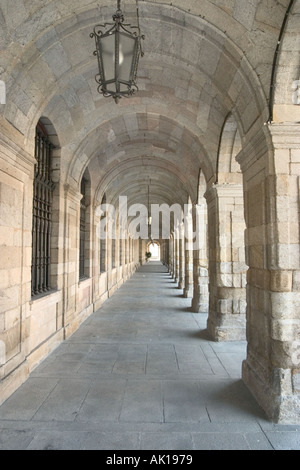 Laubengang im Palacio de Rajoy (Pazo de Raxoi), Praza Obradoiro, Santiago De Compostela, Galicien, Spanien Stockfoto