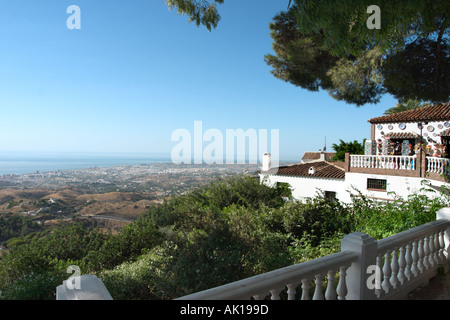 Blick über die Küste von Mirador del Compas, Mijas, Costa Del Sol, Andalusien, Spanien Stockfoto