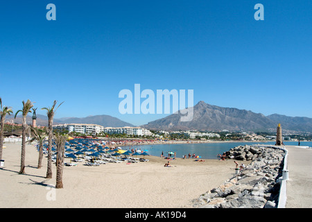 Strand von Puerto Banus, in der Nähe von Marbella, Costa Del Sol, Andalusien, Spanien Stockfoto