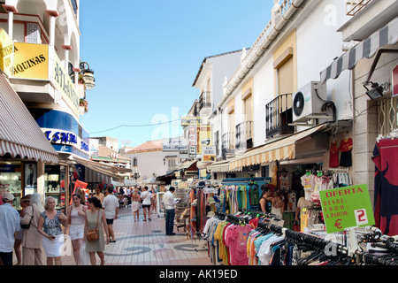 Geschäfte in der Altstadt im Zentrum, Torremolinos, Costa Del Sol, Andalusien, Spanien Stockfoto