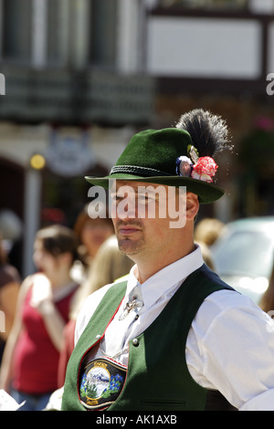 Mann gekleidet in traditionellen bayerischen outfit Stockfoto