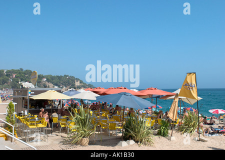 Direkt am Meer-Café am Hauptstrand, Lloret de Mar, Costa Brava, Katalonien, Spanien Stockfoto