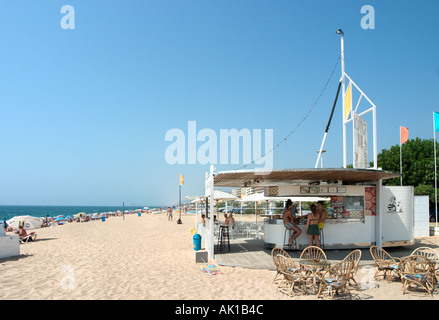 Beachbar am Strand von Pineda de Mar, Costa Brava, Katalonien, Spanien Stockfoto