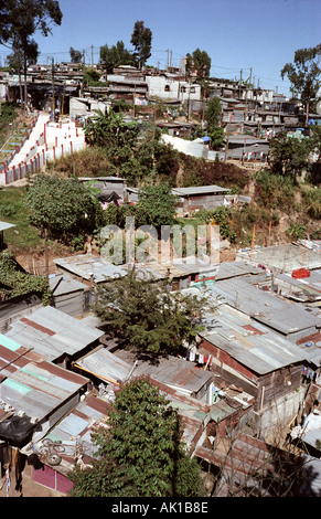 Armen Barrio errichtet auf der Seite eine Schlucht in Guatemala City, Guatemala Stockfoto