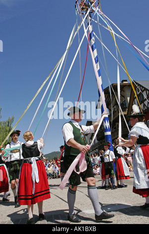 Traditionelle Maibaum Tanz, Leavenworth Washington USA Stockfoto