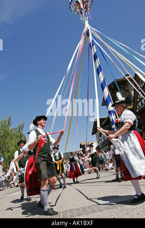 Traditionelle Maibaum Tanz, Leavenworth Washington USA Stockfoto